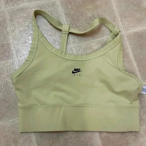 Nike - Picture 2 of 4